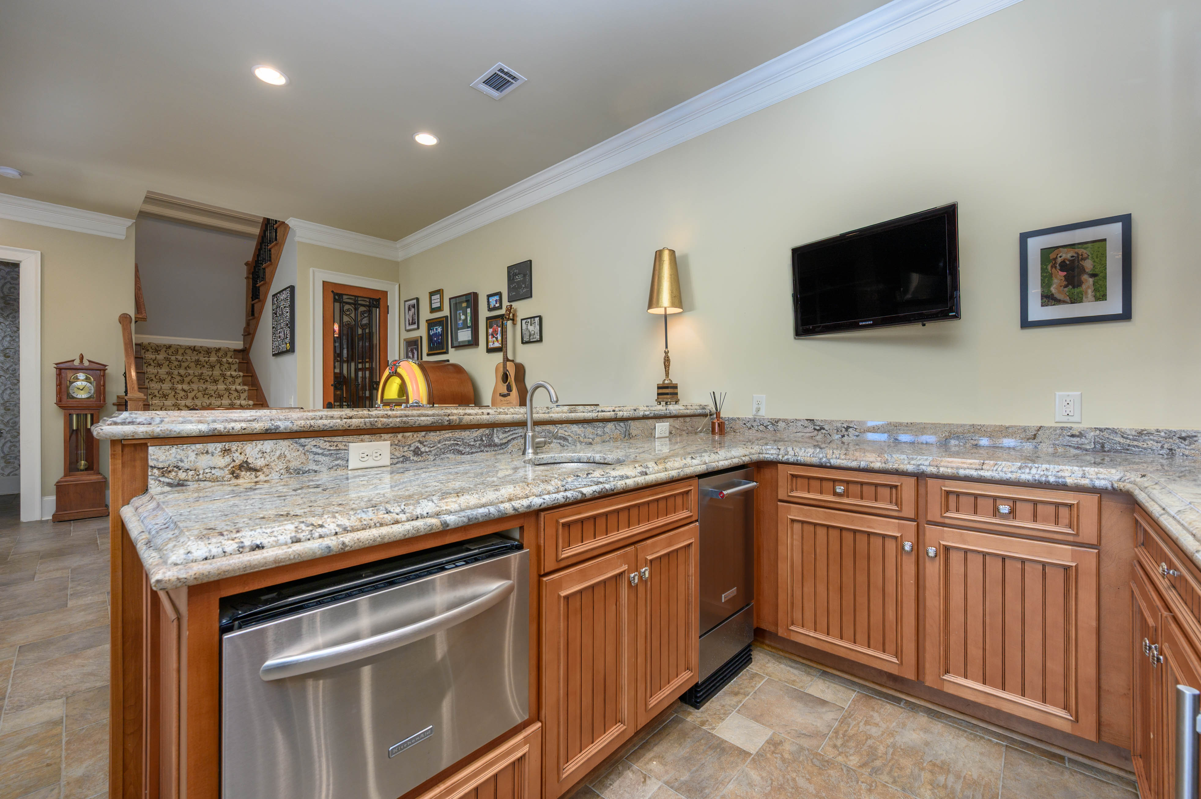 1050 Montgomery Drive image 33